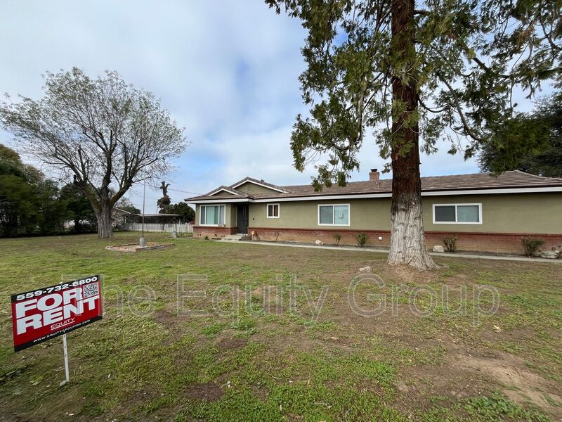 Porterville House: 2040 W Linda Vista Way