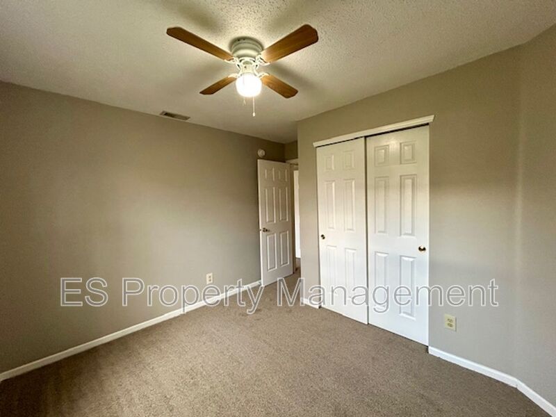 Wonderful 3 Bedroom 2 Bathroom Ranch Home in Greenwood! - Photo 16