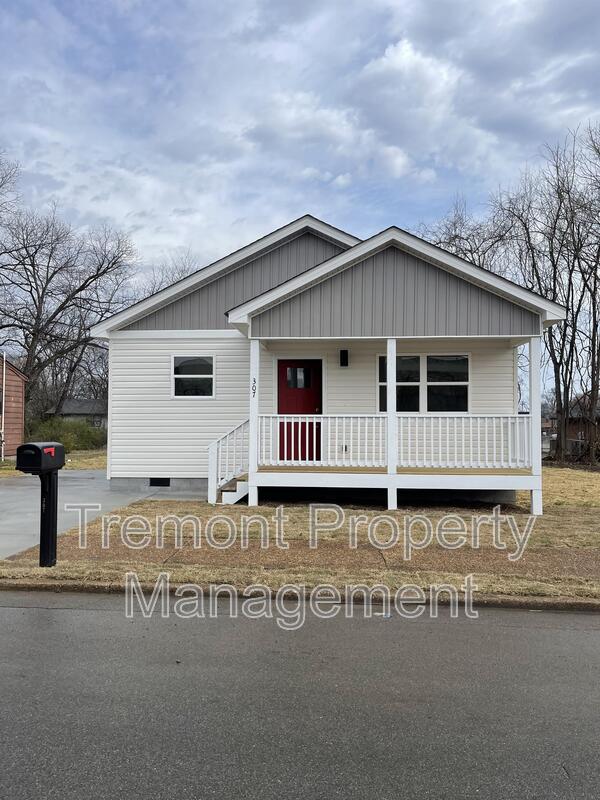 Chattanooga House: 307 W 42nd Ave