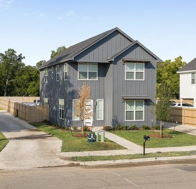 Waco House: 2404 South 4th Street - 1