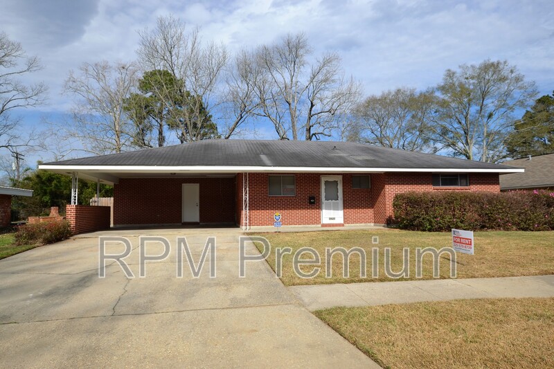 Baton Rouge House: 8255 Queenswood Ct.