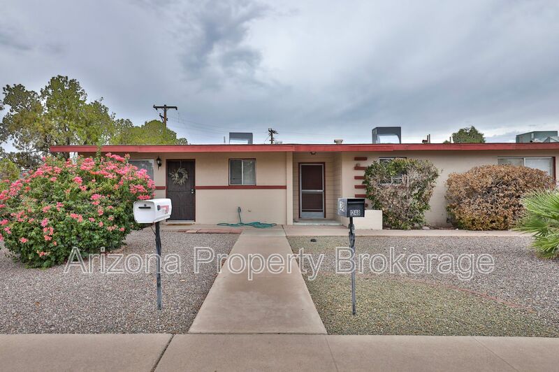 Mesa Townhome: 1248 N. Gaylord Cir.