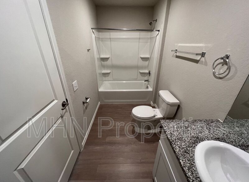 BEAUTIFUL 3 bed/2 Bath Lennar home in prime location! - Photo 14