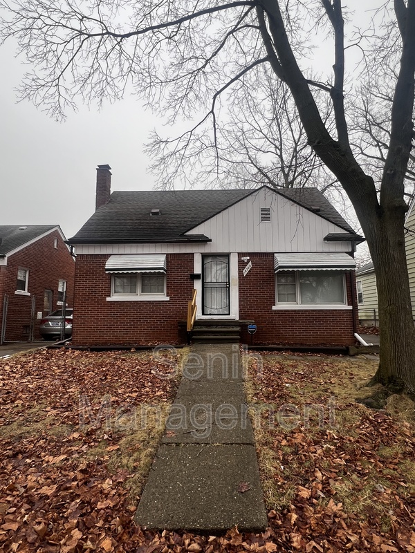 Detroit House: 18260 Avon ave