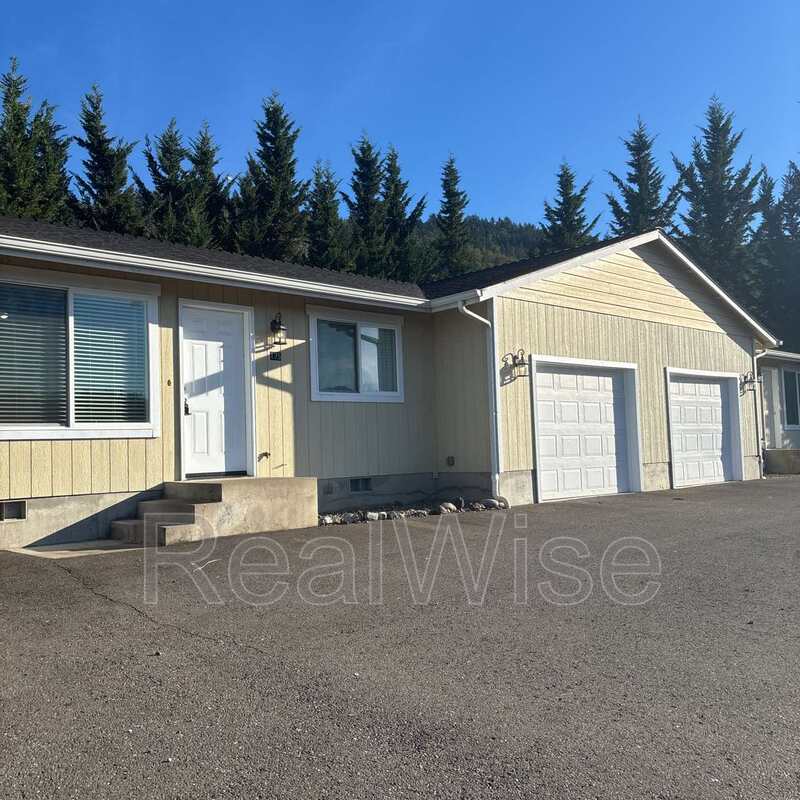 Roseburg House: 175 Barron Ct