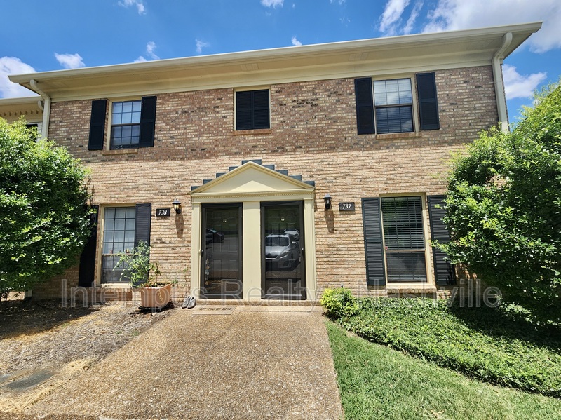 Brentwood Townhome: 737 Fox Ridge Dr