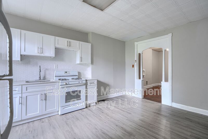 Baltimore House: 2107 W Saratoga St