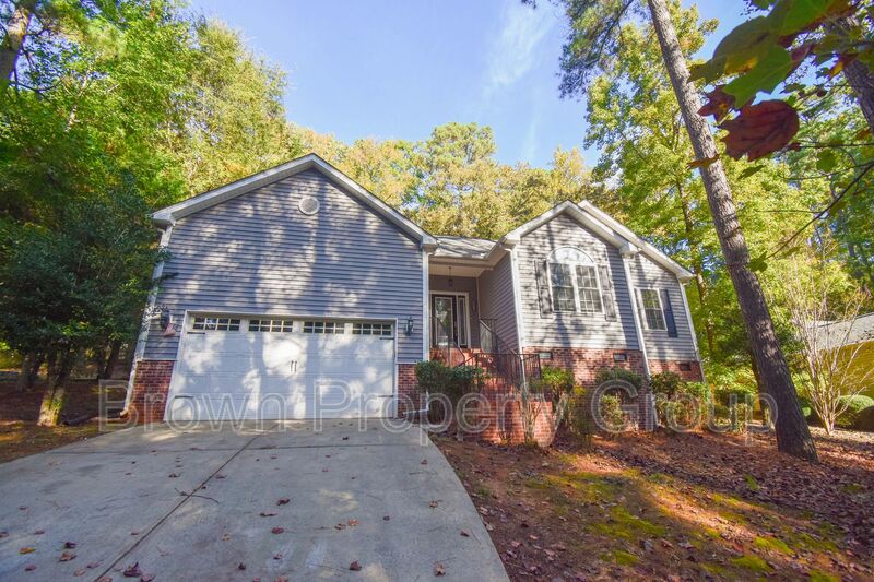 Sanford House: 3270 Argyll Dr