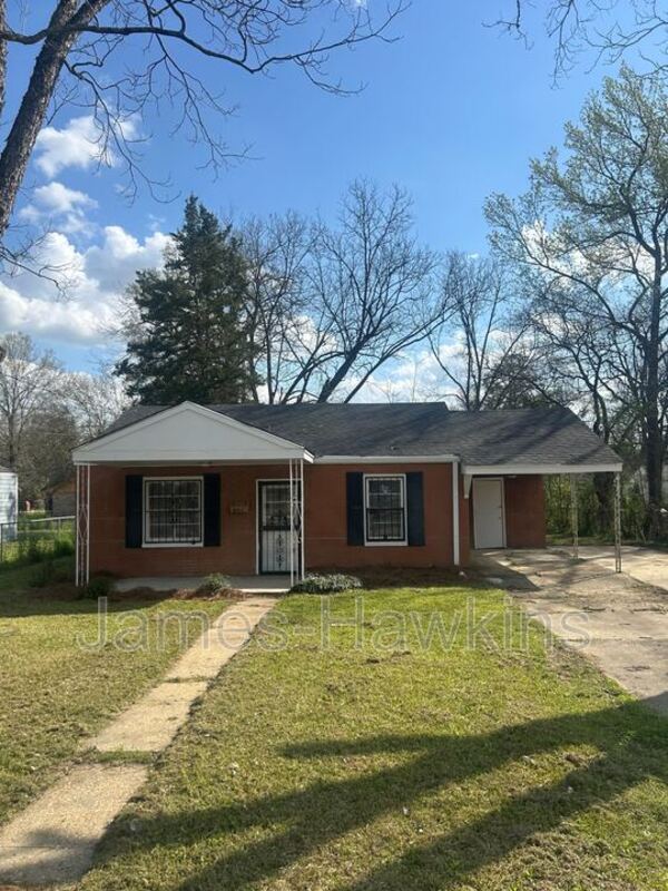 Montgomery House: 501 Japonica St, Montgomery, AL 36105