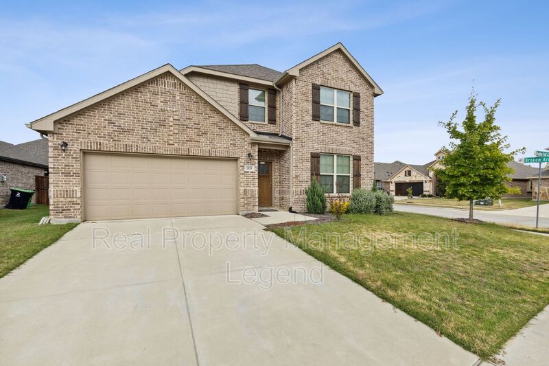 Aubrey House: 1833 Meadow Trail Lane