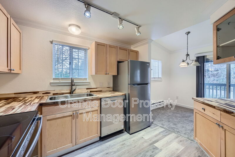 Des Moines Condo: 23410 18th Avenue South