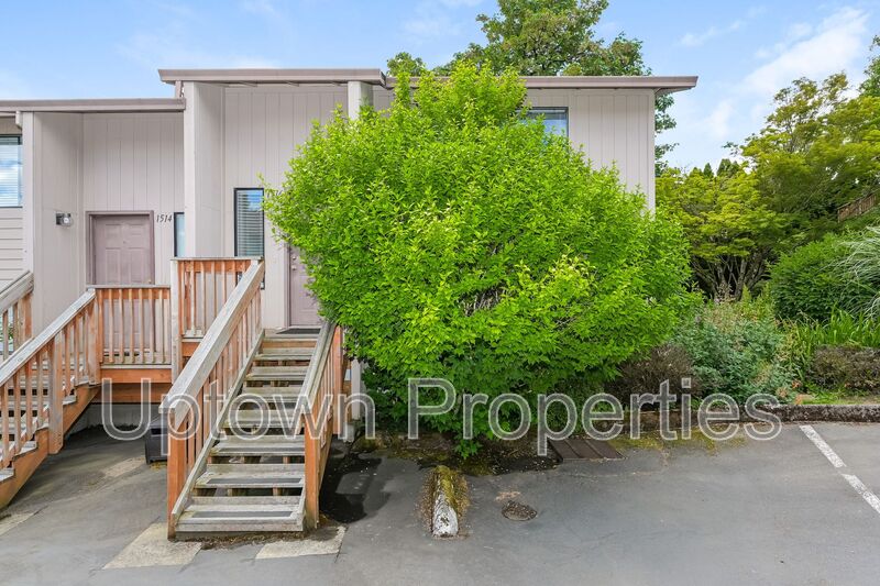 Portland House: 1516 SW Dewitt St