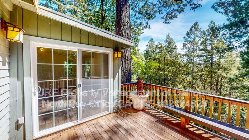 Guerneville House: 17475 Summit Avenue