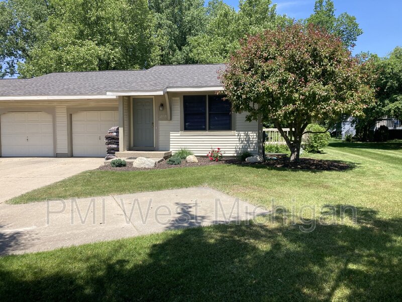 Grand Rapids Condo: 2703 Woodmeadow Avenue Southeast