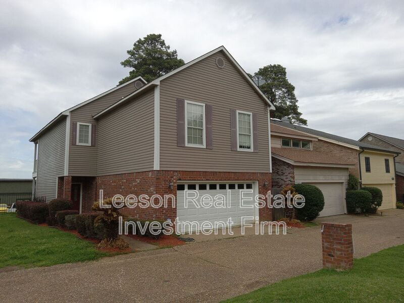 Shreveport House: 5721 S. Lakeshore