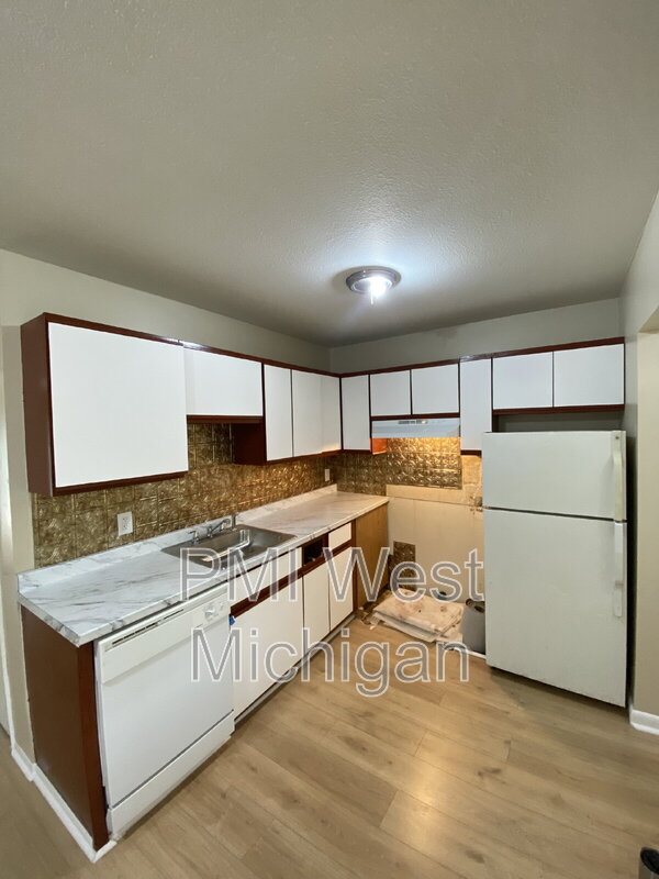 Grand Rapids Townhome: 6081 In The Pines Dr SE