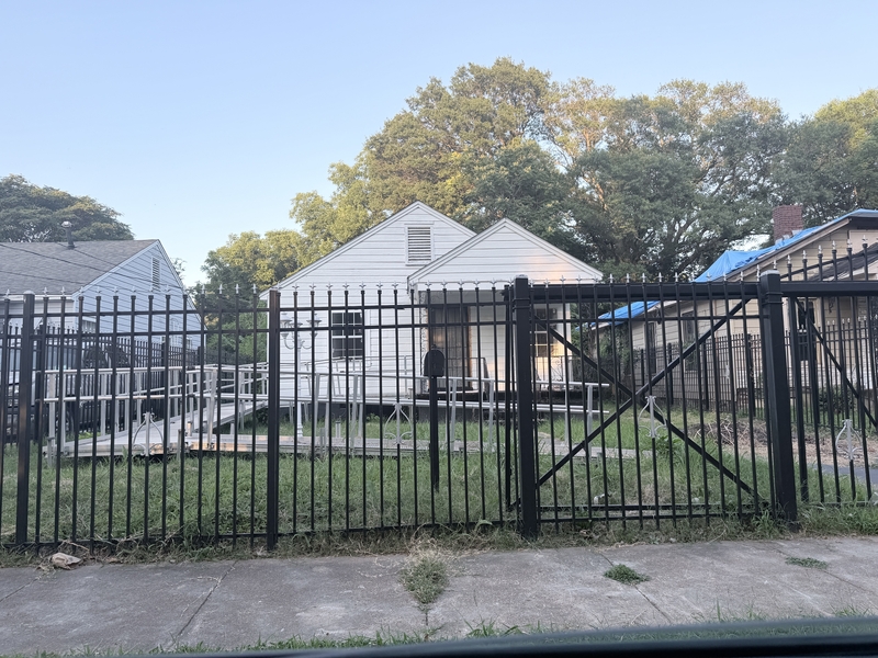 Memphis House: 1504 North Trezevant Street