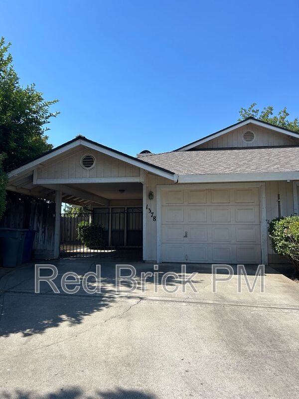 Merced House: 1378 Queens Cir