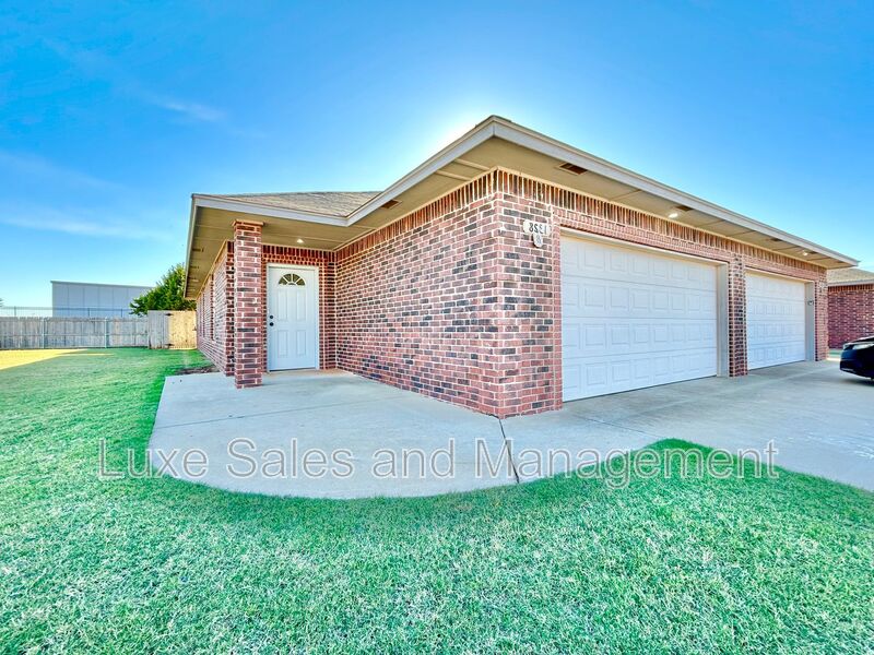 Yukon Condo: 1328 Garden Gate Drive