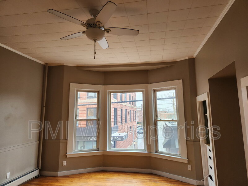 Nashua Condo: 83 1/2 W Pearl St