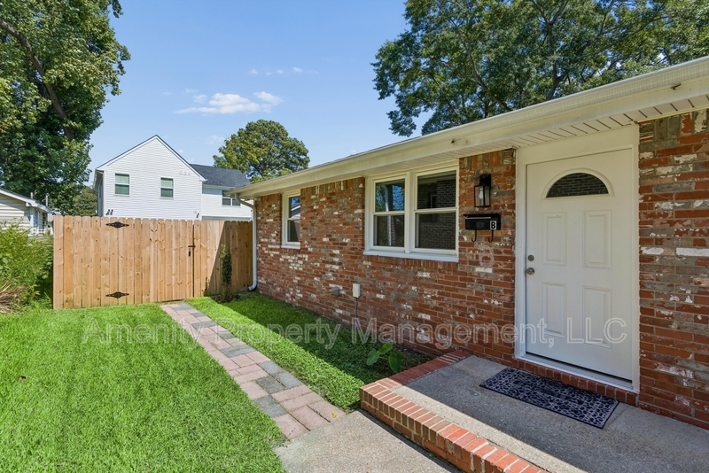 Norfolk Townhome: 1028 Modoc Avenue - B