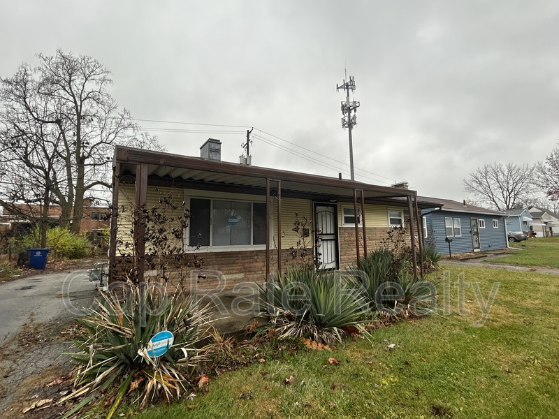 Columbus House: 2163 Grasmere Ave