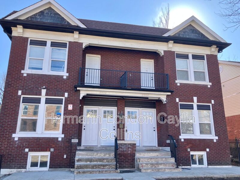 Saint Louis House: 5832-5834 Etzel Avenue