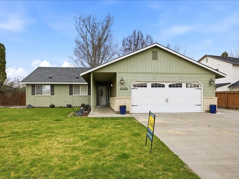 West Richland House: 2321 Hummingbird Lane