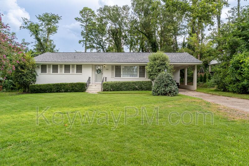 Augusta House: 2438 Apricot Lane