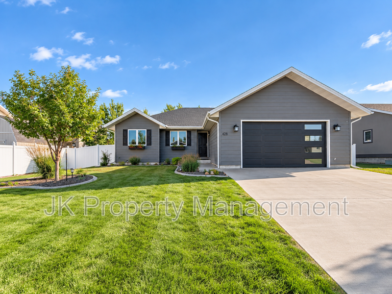 Great Falls House: 328 35th Ave NE