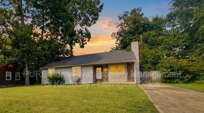 Lexington House: 3937 Weber Way