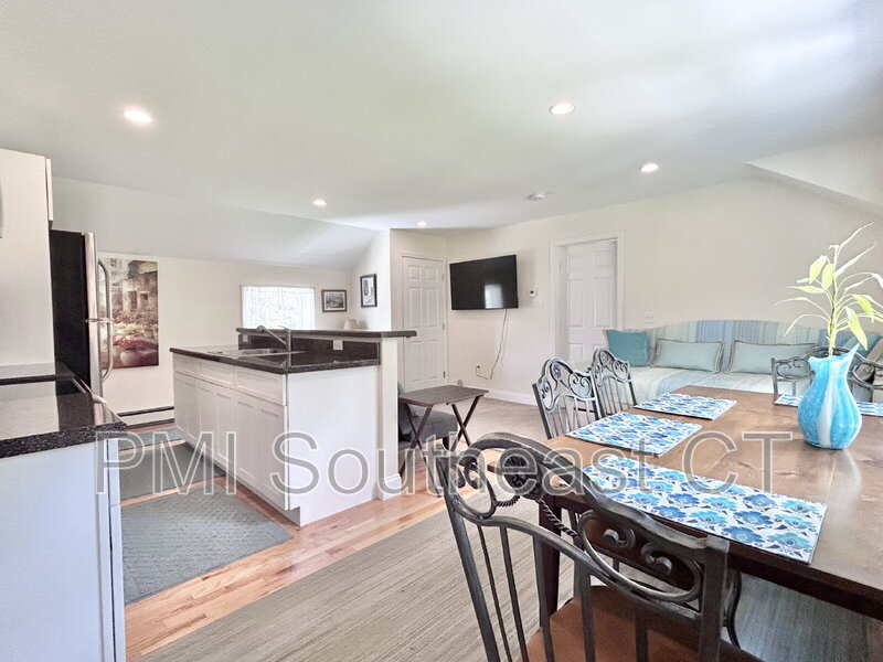 Old Lyme Condo: 7 Lyme Street