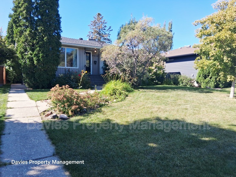 Edmonton House: 9616 146 Street NW