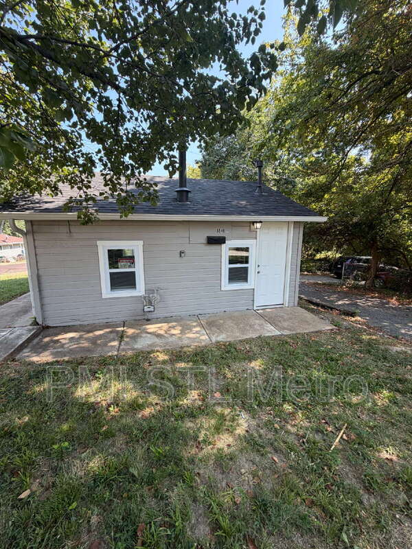 St. Louis House: 5548 Jennings Station Road