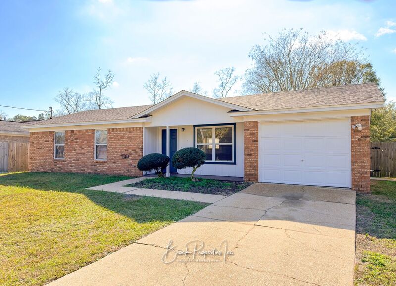 Pensacola House: 1341 Dog Track Road