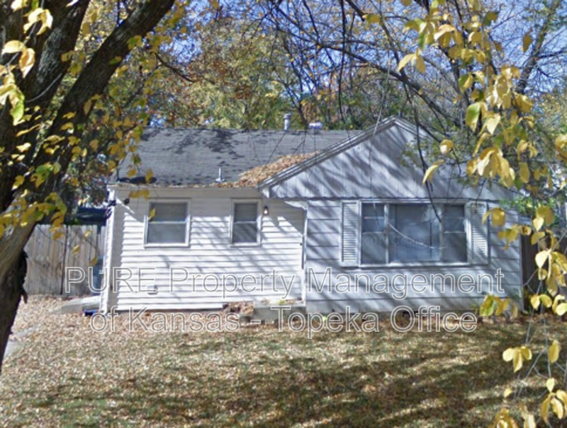 Topeka House: 2333 SW Moundview Drive