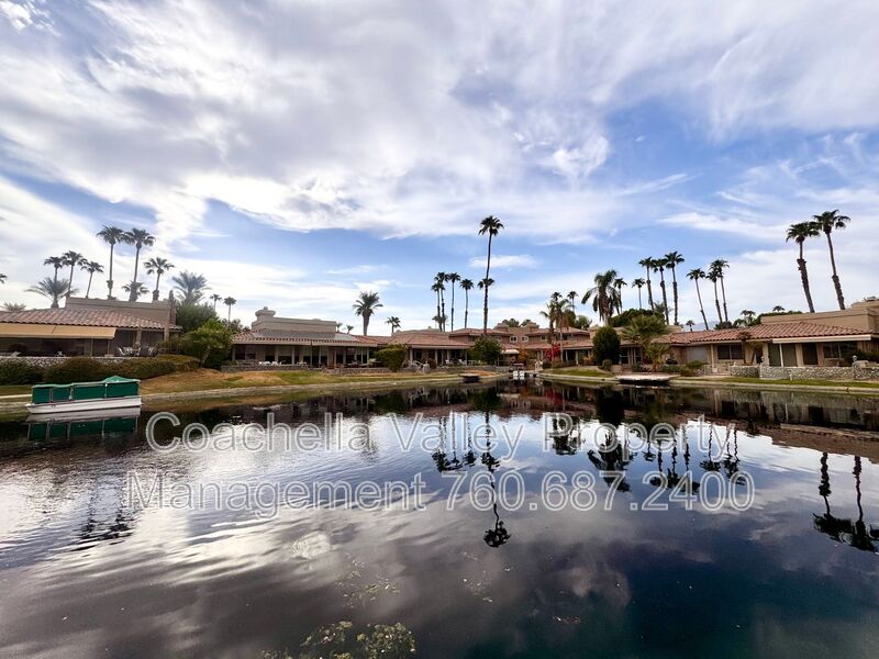 Rancho Mirage House: 21 Lake Shore Dr