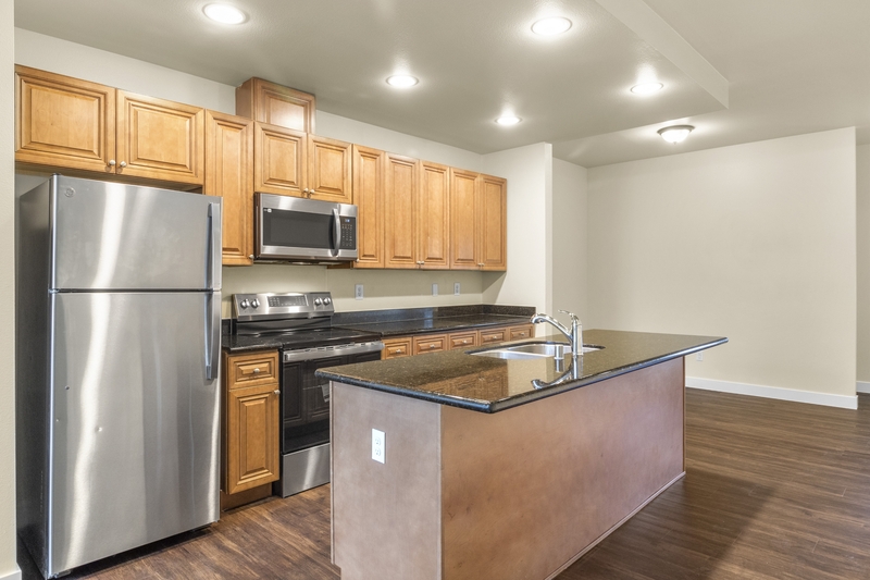Lakewood Condo: Gravelly Lake Townhomes 8911 Gravelly Lake Dr SW - 142