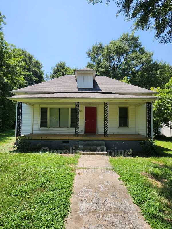 Dallas House: 509 E Holly St