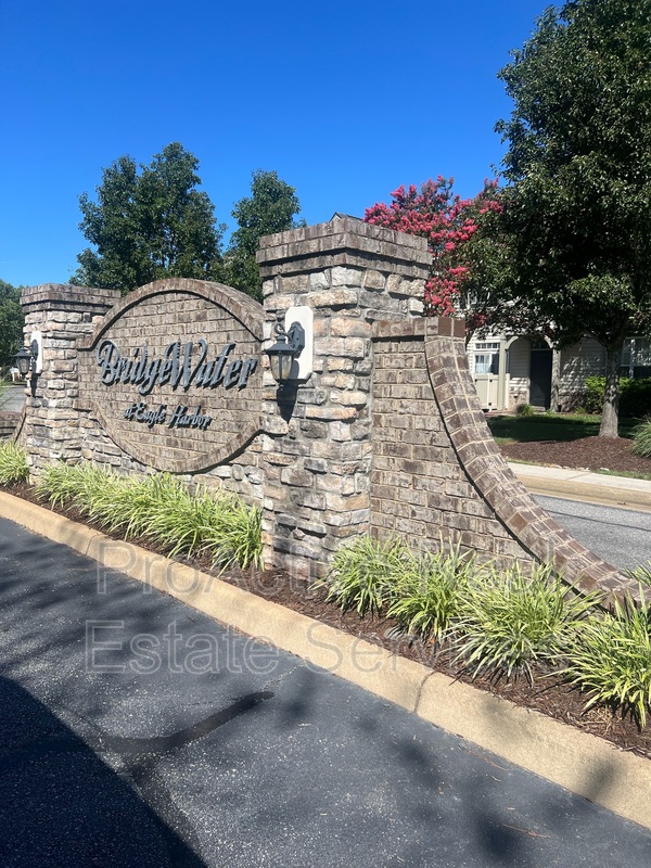 Suffolk Condo: 305 Herons Cove