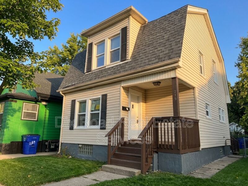 Dayton House: 215 S Hedges Street
