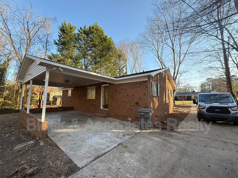 Asheboro House: 824 Fermer Rd