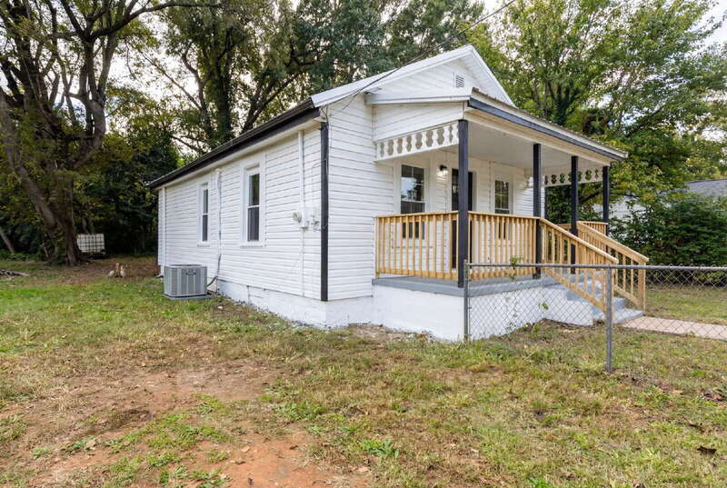 Milledgeville House: 110 W Mitchell St