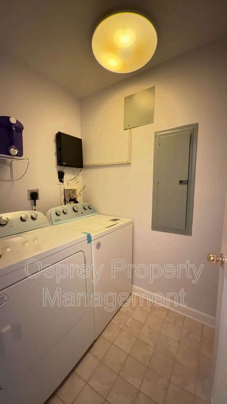 Charming 2-Bedroom Condo in Port Warwick - Photo 8