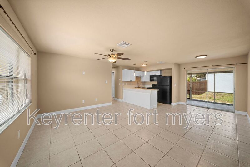 Fort Myers House: 13405 Pine Needle Ln