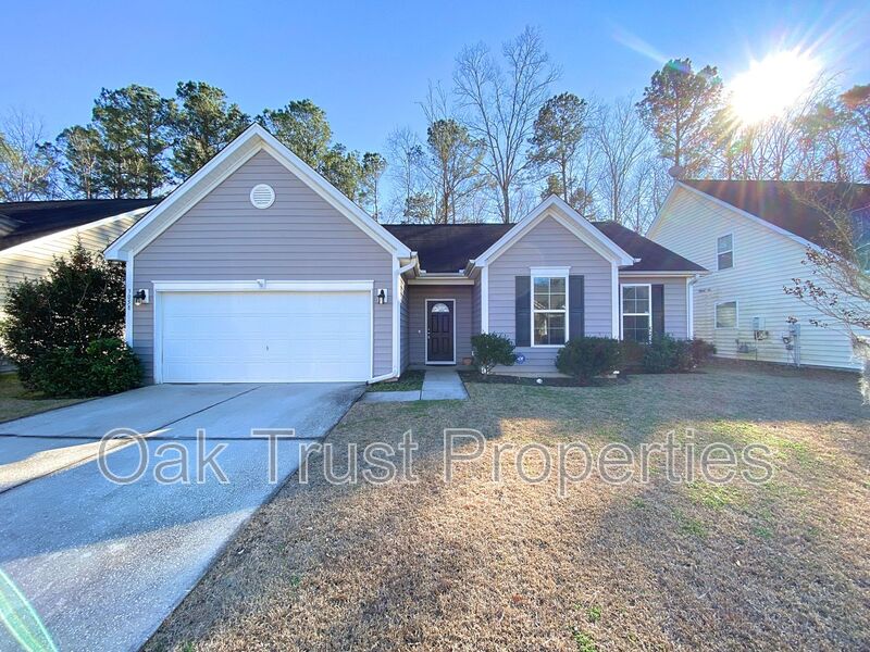 North Charleston House: 3058 Nantuckett Avenue