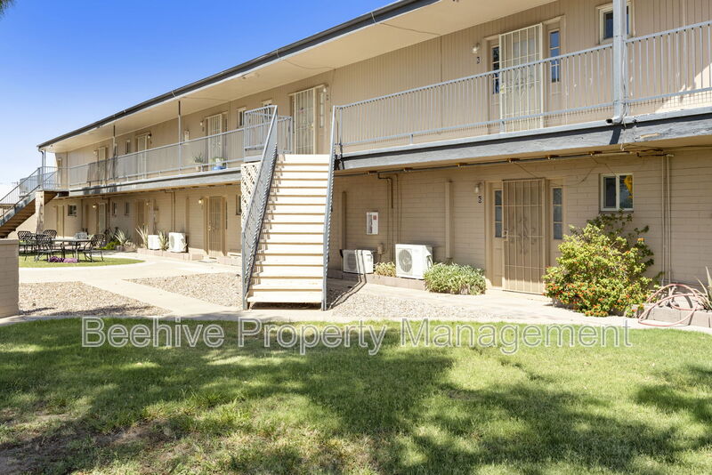 Mesa House: 430 W 3rd St