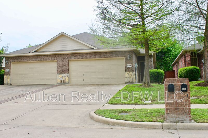 Mansfield House: 2410 Ravenwood Court