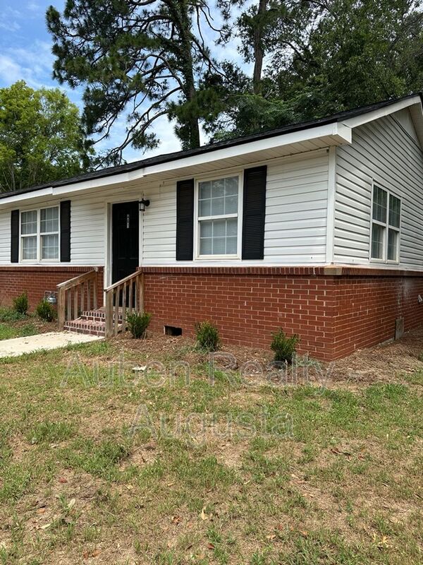 Aiken House: 461 Monetta ST SE
