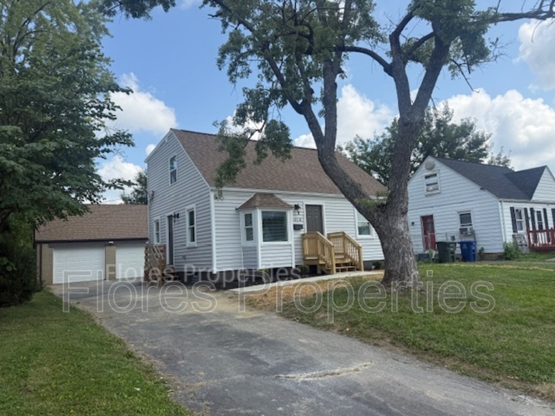 Columbus House: 1018 Urana Ave